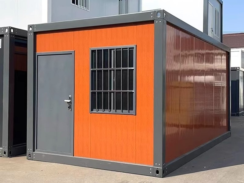 Maison de conteneur orange